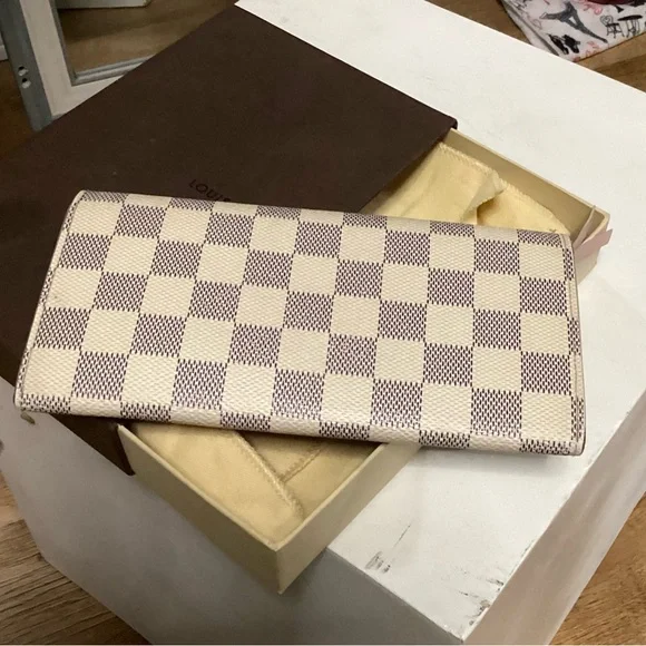 Louis Vuitton Damier Azur Emilie Wallet - Picture 7 of 7